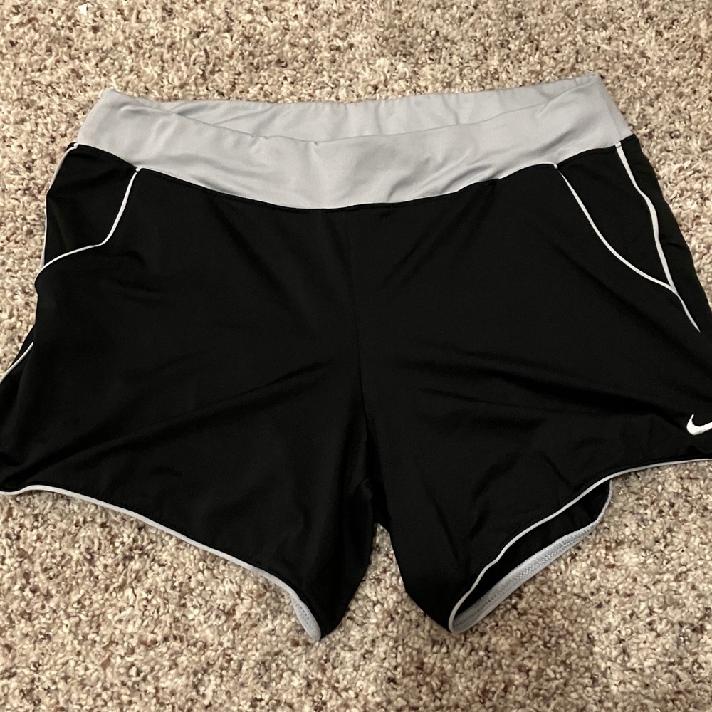 Girls Nike Dri-FIT Shorts – Black/Gray (XL)